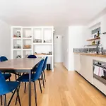 Apt moderne rénové et spacieux, au cœur de Paris