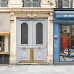 Apt moderne rénové et spacieux, au cœur de Paris
