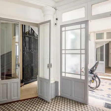 Moderne Rénové Et Spacieux, Au Cœur De *